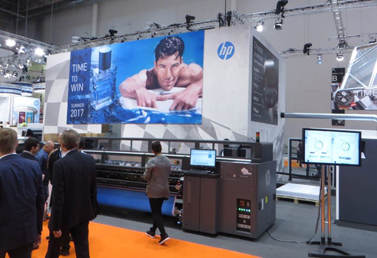 HP bringt HP Latex-Technologie für Plattendruck zur FESPA