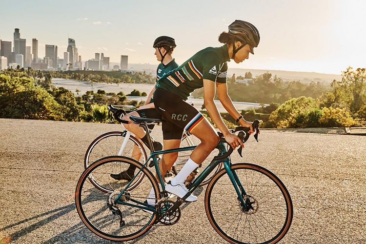 Rapha ist eine Fahrradmarke für Leistungssportbekleidung und den Weg zur Digitalisierung