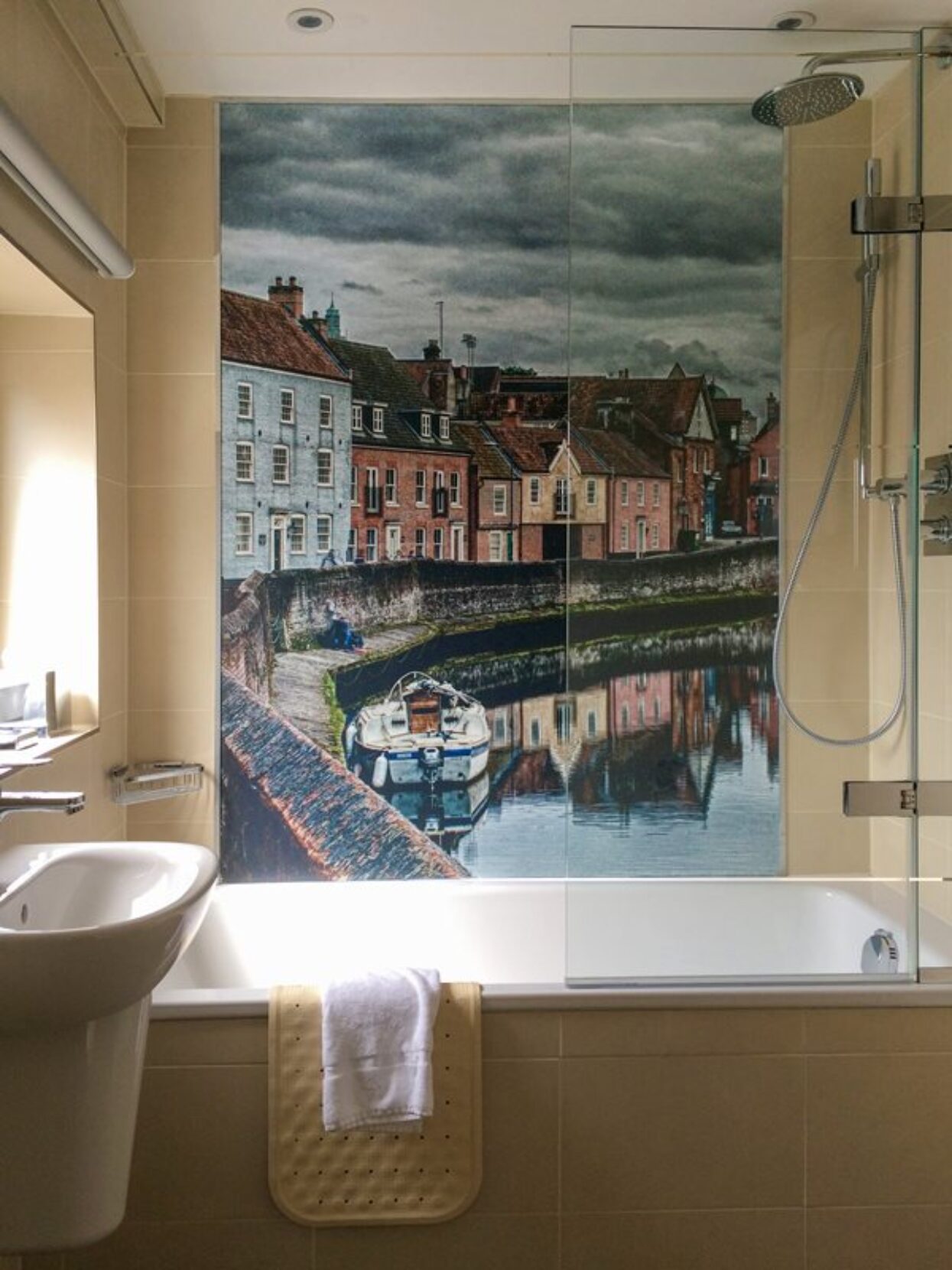 02_Bathroom_mural_2