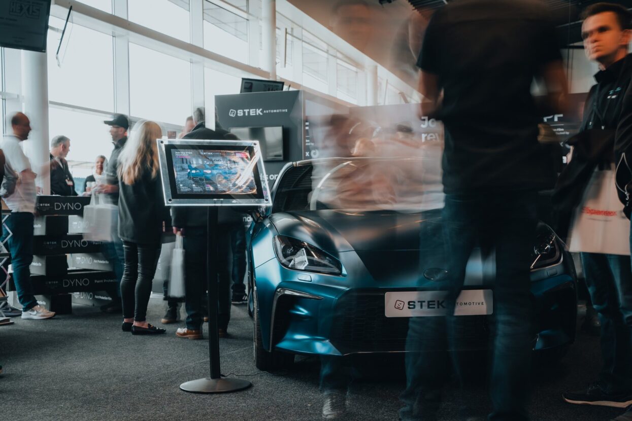 WrapFest,-FESPA,-Silverstone-by-Visually-Rich-00740-car-show-floor-moving
