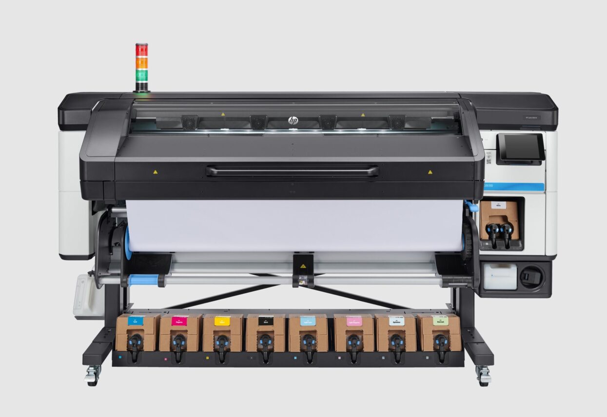 HP-Latex-800-W-Front-with-media