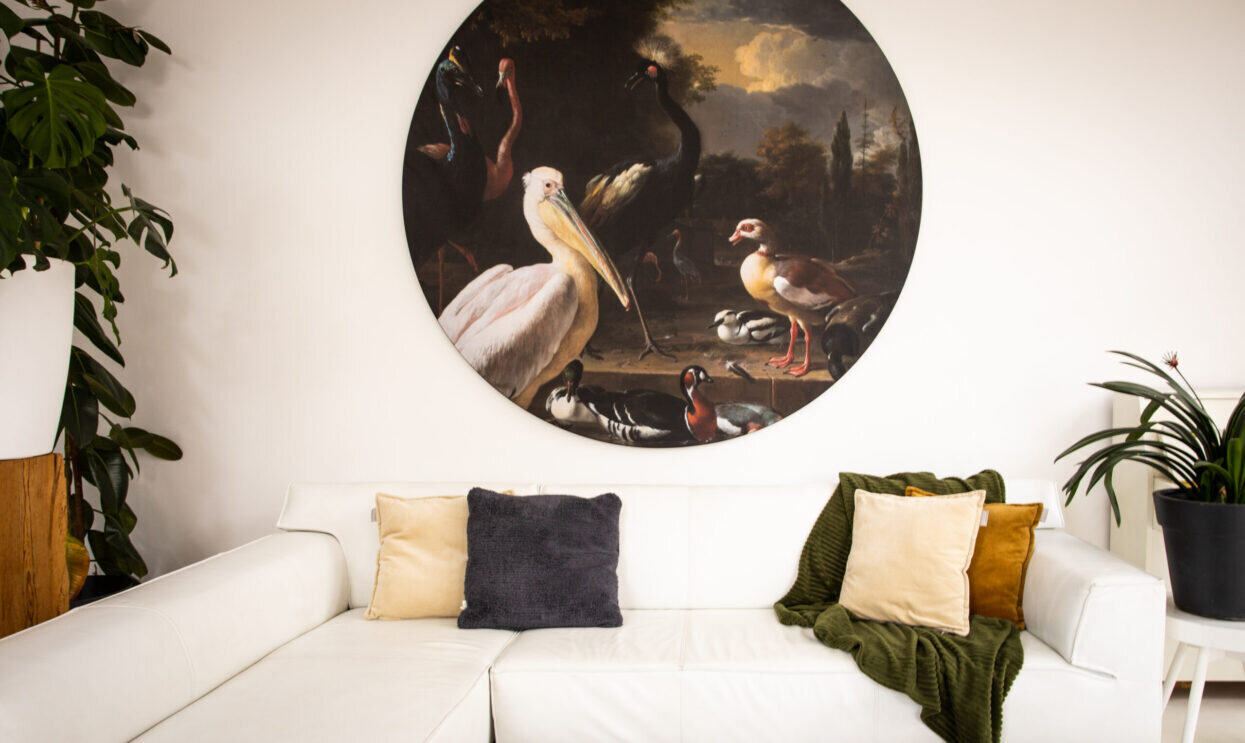 Round-frame-in-interior_2